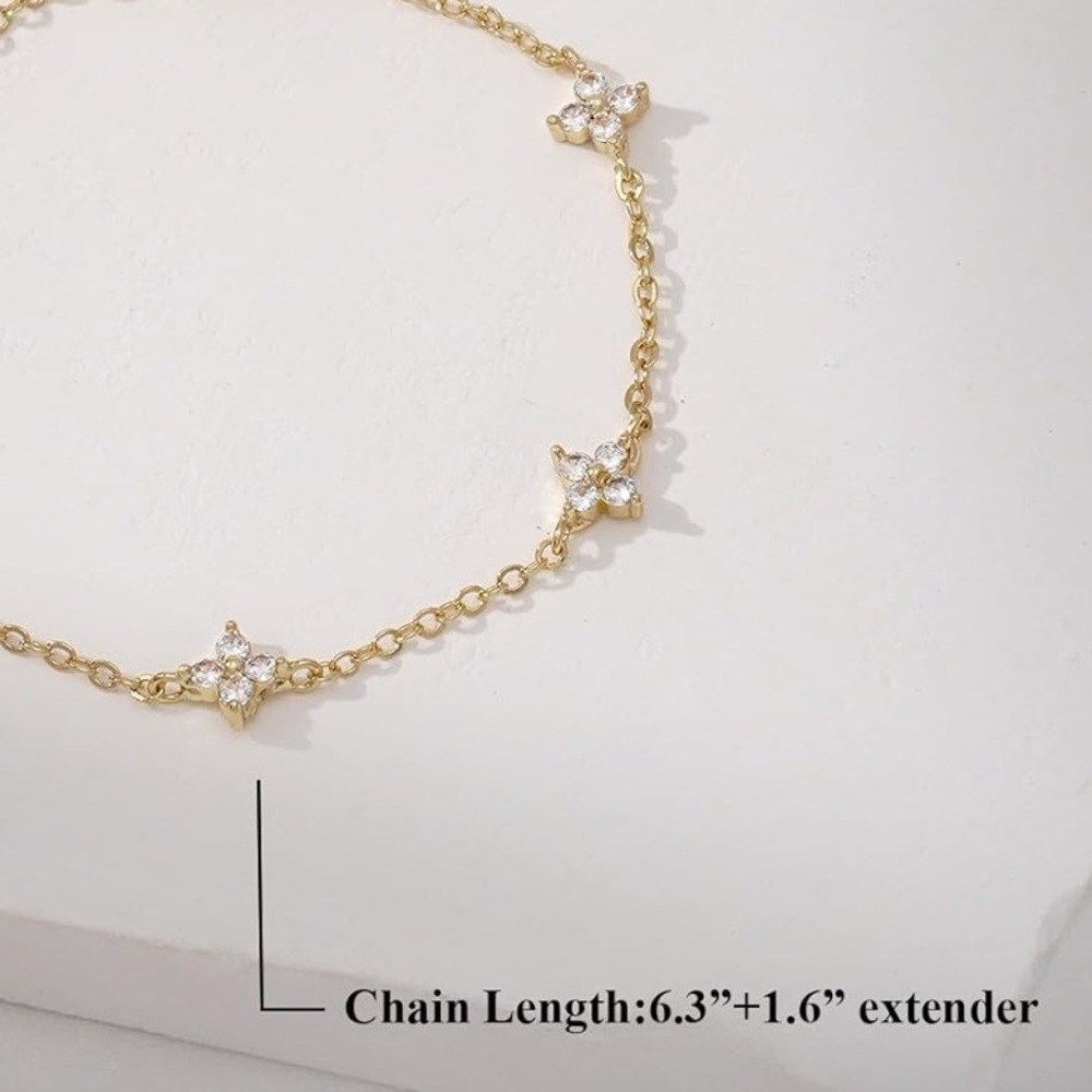 New! Clover Crystal Dainty Gold Bracelet (7934) - Picture 2 of 3